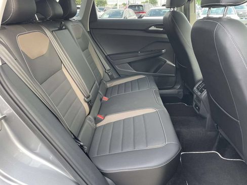 Certified 2023 Volkswagen Taos SEL AWD/4WD image 11