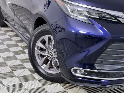 Used 2021 Toyota Sienna XLE image 10