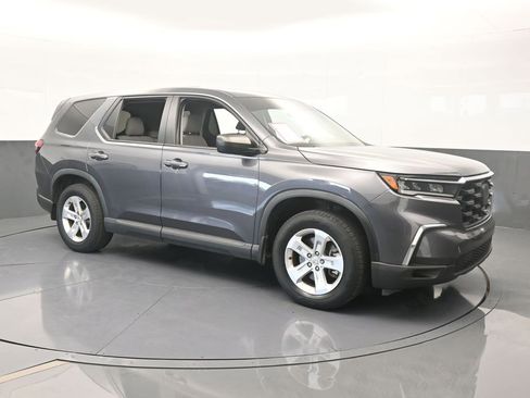 Used 2023 Honda Pilot LX image 8