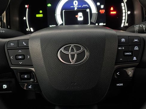 Used 2025 Toyota Camry LE image 27