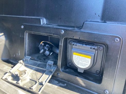 Used 2017 Toyota Tacoma TRD Sport w/ Tow Package (A/T) image 33