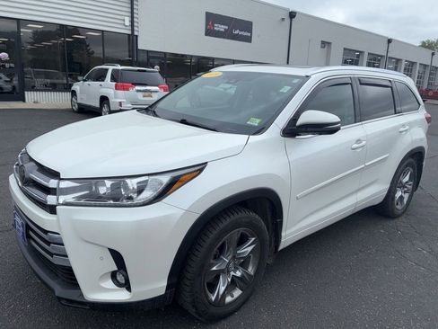 Used 2019 Toyota Highlander Limited Platinum AWD/4WD image 1