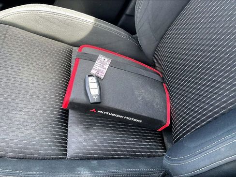 Used 2022 Mitsubishi Outlander ES AWD/4WD image 10
