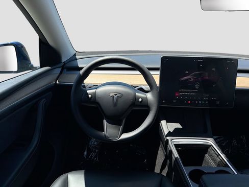 Used 2024 Tesla Model Y Long Range AWD/4WD image 21