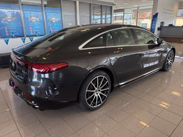 Used 2022 Mercedes-Benz EQS 580 4MATIC Sedan image 3