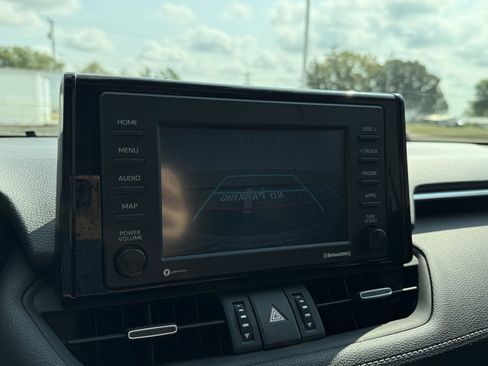 Used 2022 Toyota RAV4 XLE Premium image 28