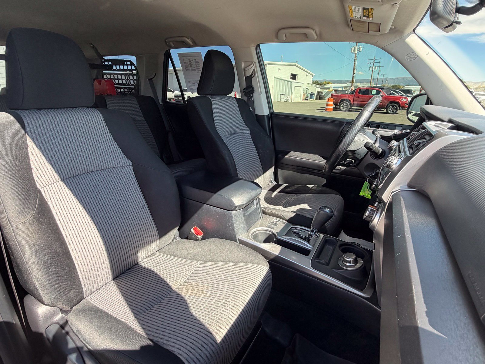 Used 2017 Toyota 4Runner SR5 AWD/4WD image 34