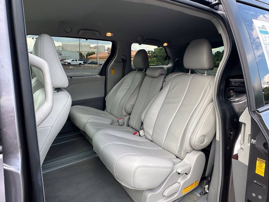 Used 2014 Toyota Sienna XLE FWD image 29