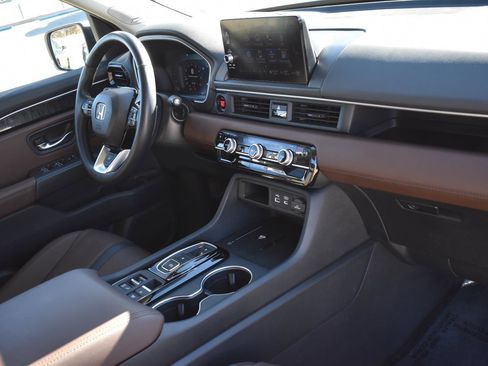 Used 2025 Honda Pilot Elite image 16