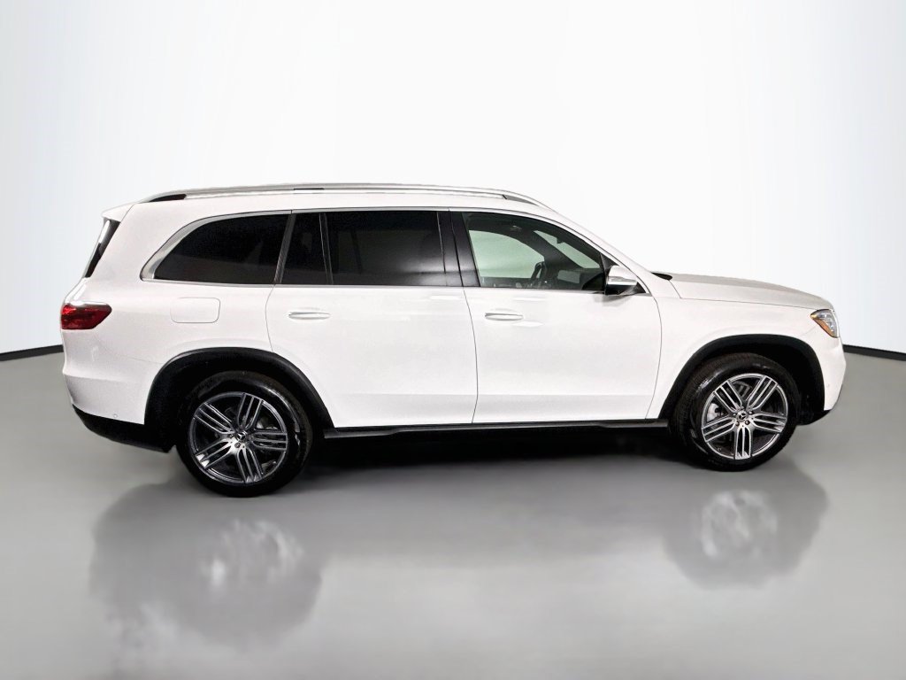 Used 2025 Mercedes-Benz GLS 450 4MATIC image 11