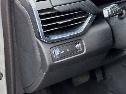 Used 2025 GMC Acadia Elevation image 13