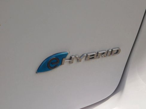 Used 2024 Chrysler Pacifica Limited FWD image 6