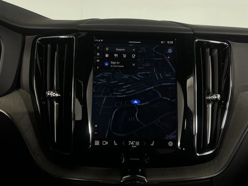 Used 2025 Volvo XC60 B5 Plus image 16