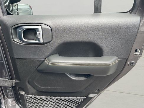 Used 2025 Jeep Wrangler Sahara image 26