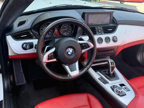 Used 2012 BMW Z4 sDrive28i image 9