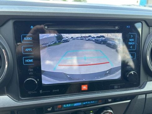 Used 2017 Toyota Tacoma TRD Off-Road AWD/4WD image 17