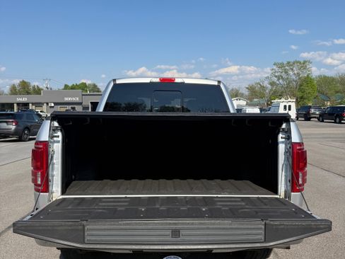 Used 2017 Ford F150 Lariat w/ Equipment Group 502A Luxury AWD/4WD image 5
