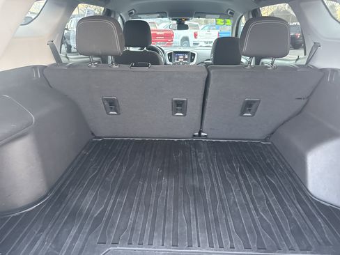 Used 2023 GMC Terrain SLE w/ Driver Convenience Package image 5