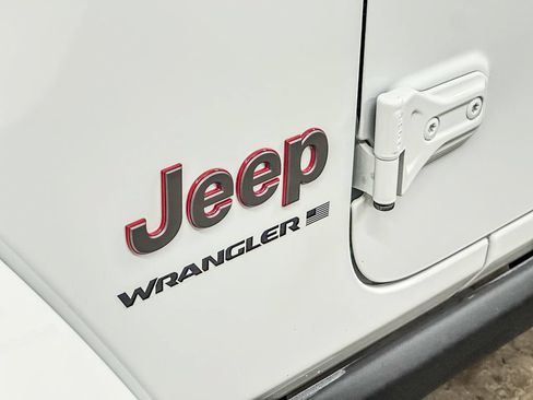 Used 2025 Jeep Wrangler Rubicon AWD/4WD image 22