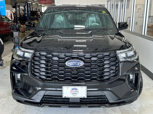 New 2026 Ford Explorer ST-Line image 3