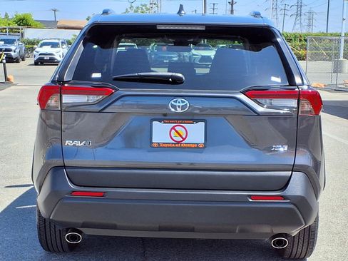 Used 2021 Toyota RAV4 XLE w/ Convenience Package FWD image 5