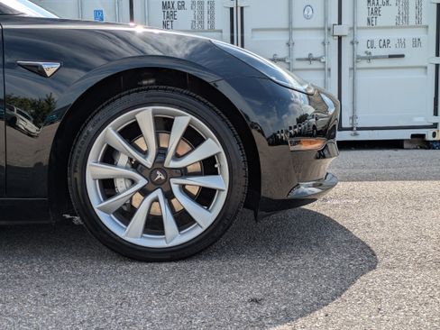 Used 2018 Tesla Model 3 Long Range RWD image 12