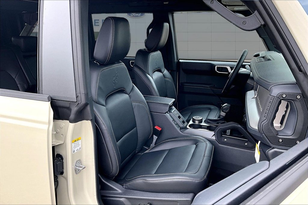 New 2026 Ford Bronco Outer Banks w/ Sasquatch Package AWD/4WD image 12