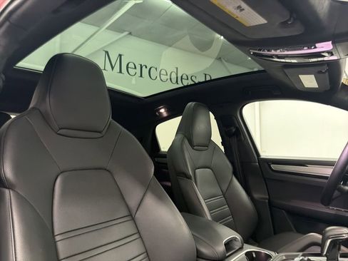 Used 2023 Porsche Cayenne Turbo image 29