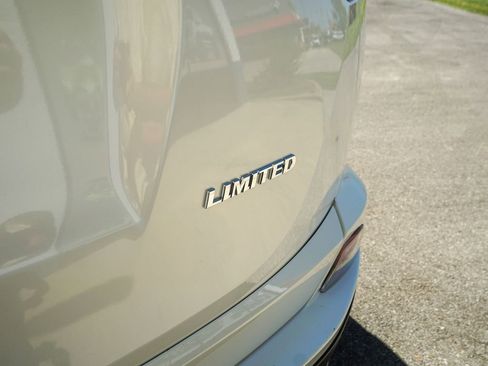 Used 2017 Toyota RAV4 Limited image 3