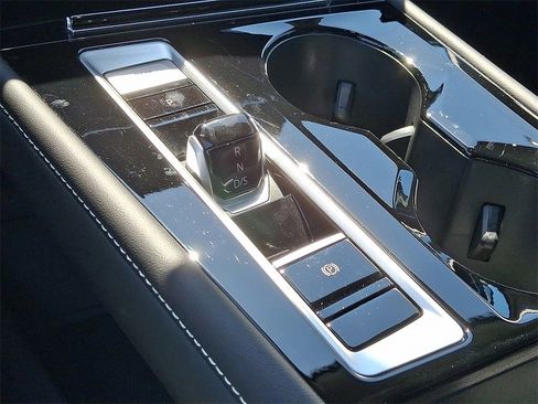 Used 2024 Volkswagen Atlas SEL Premium R-Line image 15