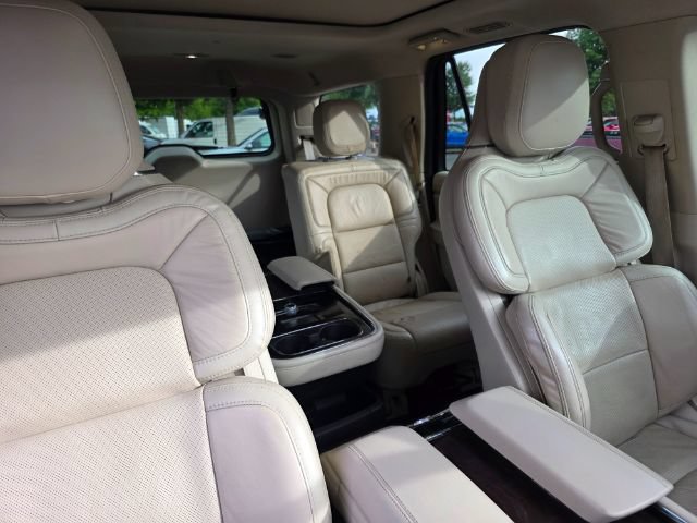 Used 2021 Lincoln Navigator Reserve w/ Luxury Package AWD/4WD image 18