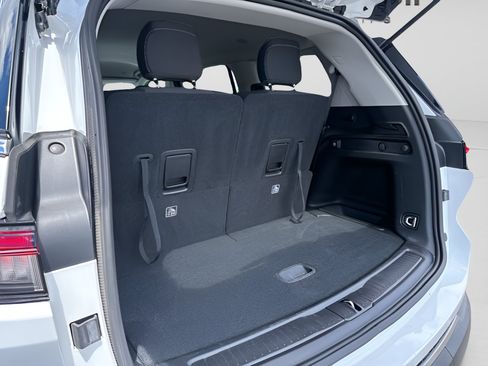 Used 2023 Jeep Grand Cherokee L Laredo AWD/4WD image 9