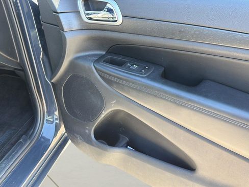 Used 2017 Jeep Grand Cherokee Altitude AWD/4WD image 27