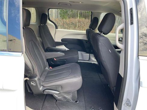 Used 2017 Chrysler Pacifica LX image 13