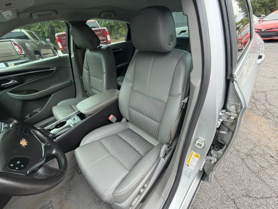Used 2015 Chevrolet Impala LT Eco w/ Navigation Package w/ Convenience Package FWD image 11