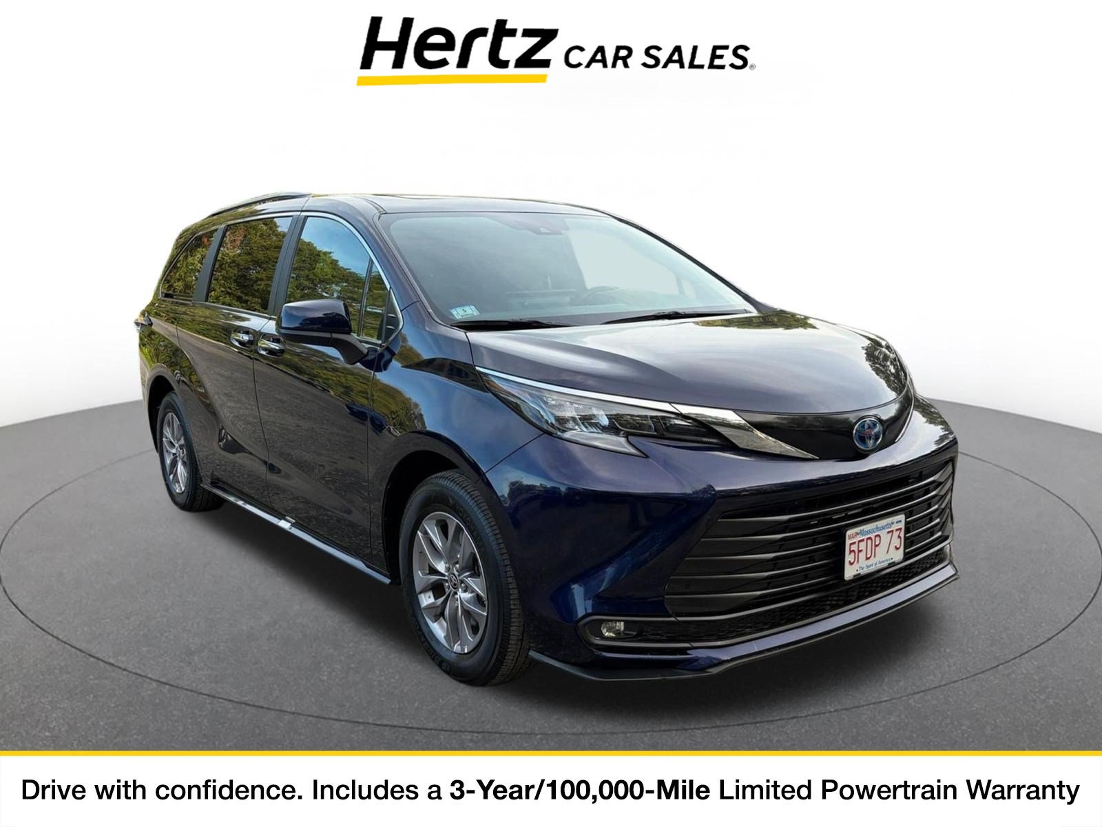 Used 2025 Toyota Sienna XLE FWD image 1