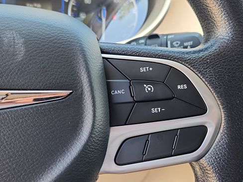 Used 2020 Chrysler Voyager Lxi FWD image 19
