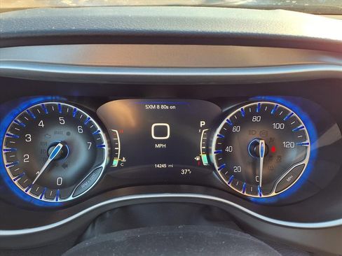 Used 2025 Chrysler Pacifica Select image 22