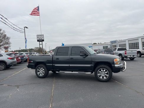 Used 2005 GMC Sierra 1500 SLE w/ Off-Road Package image 3