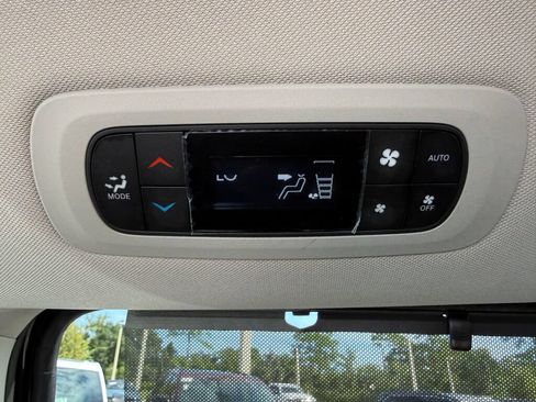 Used 2024 Chrysler Pacifica Touring-L FWD image 14