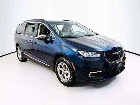 Used 2023 Chrysler Pacifica Limited AWD/4WD image 1