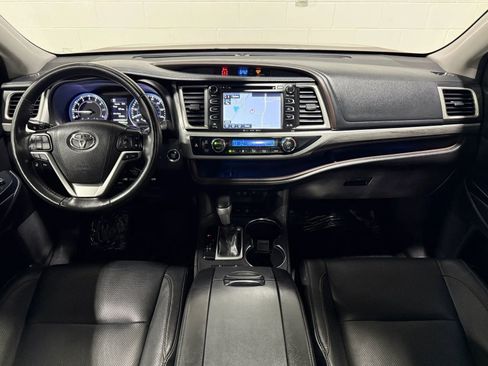 Used 2017 Toyota Highlander Limited Platinum image 18