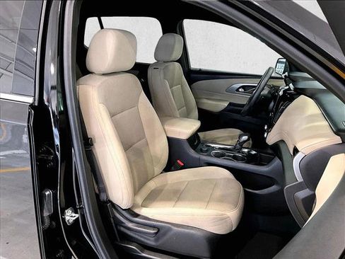 Used 2023 Chevrolet Traverse LS FWD image 9