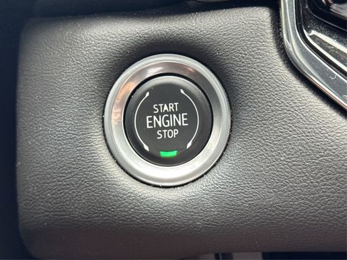 Used 2024 GMC Canyon Elevation image 31