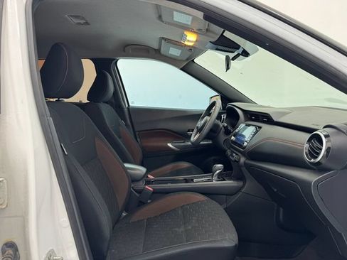 Used 2021 Nissan Kicks SR w/ Exterior Package FWD image 18