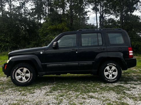 Used 2012 Jeep Liberty Sport AWD/4WD image 2