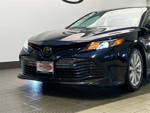 Used 2020 Toyota Camry LE image 7