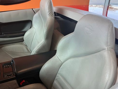 Used 1996 Chevrolet Corvette Convertible RWD image 50