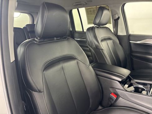 Used 2023 Jeep Grand Cherokee Limited image 28