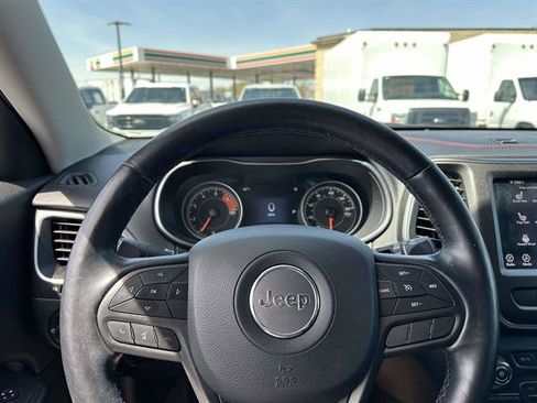 Used 2020 Jeep Cherokee Trailhawk w/ Cold Weather Group AWD/4WD image 16